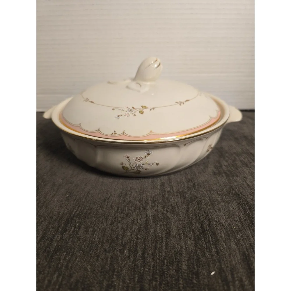 Mikasa Ultra Cream Bake & Serve Covered Casserole Dish Monticello UP277